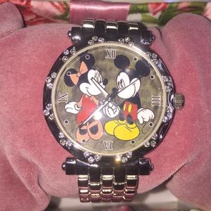 NEW*Ladies CZ Mickey & Minnie watch w/ extra links